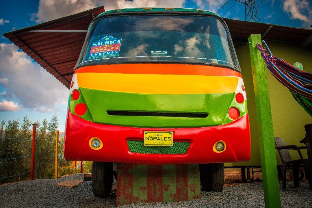 l Bus en Los Nopales, alojamiento para 4 personas en un bus ecológico en Villa de Leyva